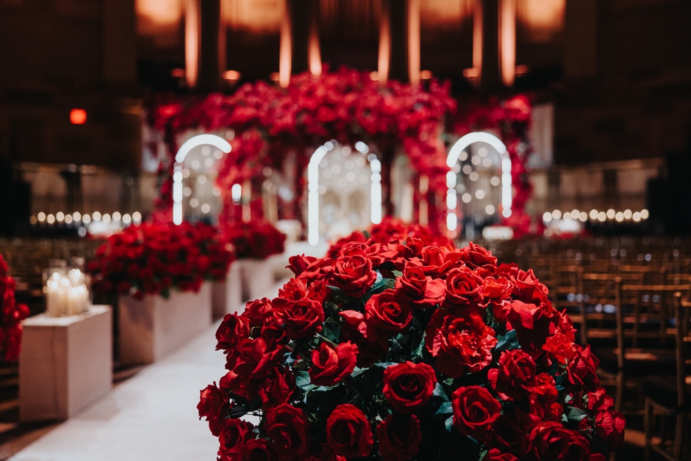 Luxurious,Wedding,Interior,Wedding,Stage,,Interior,Design,,Roses,For,Decoration,